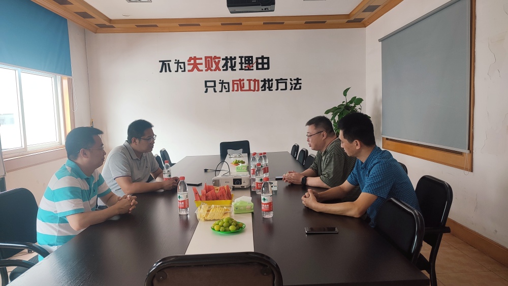 Bienvenue aux jeunes talents exceptionnels de l'Université de Zhejiang pour visiter et guider notre entreprise
